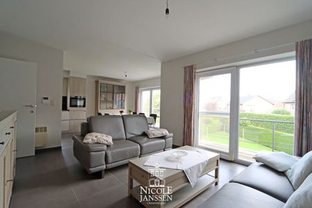 Verzorgd, instapklaar appartement met twee slaapkamers nabij centrum Bree - Photo 3