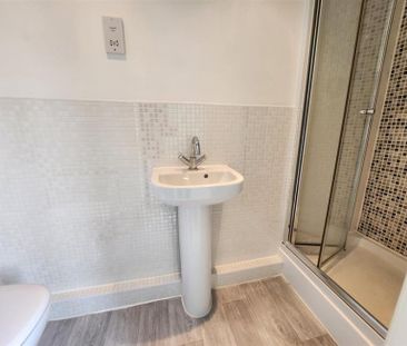3 Bedroom Semi Detached To Let - Photo 6