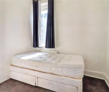 3 bedroom end of terrace house to rent - Photo 3