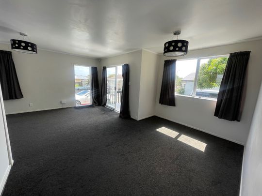Unit 2, 4 Silver Creek Road, Weymouth, Auckland - Photo 1