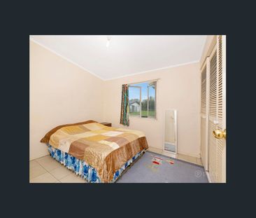 Freshly Renovated Four-Bedroom Home – Convenience and Comfort in th... - Photo 3