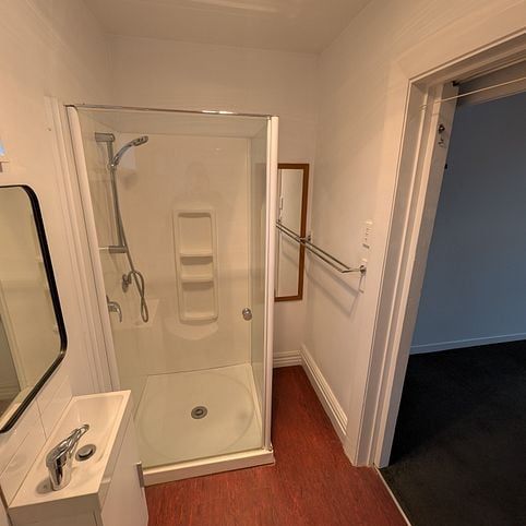 Home on the hill - charming 1bed flat in Linwood - Photo 1