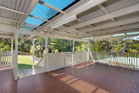Spacious Family Home in Prime Figtree Location - Photo 4