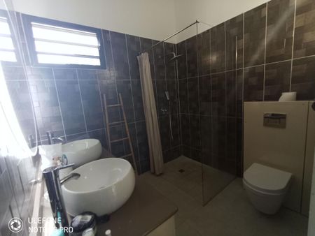 Location Maison 4 pièces 160m² LAMENTIN 97129 - Photo 4