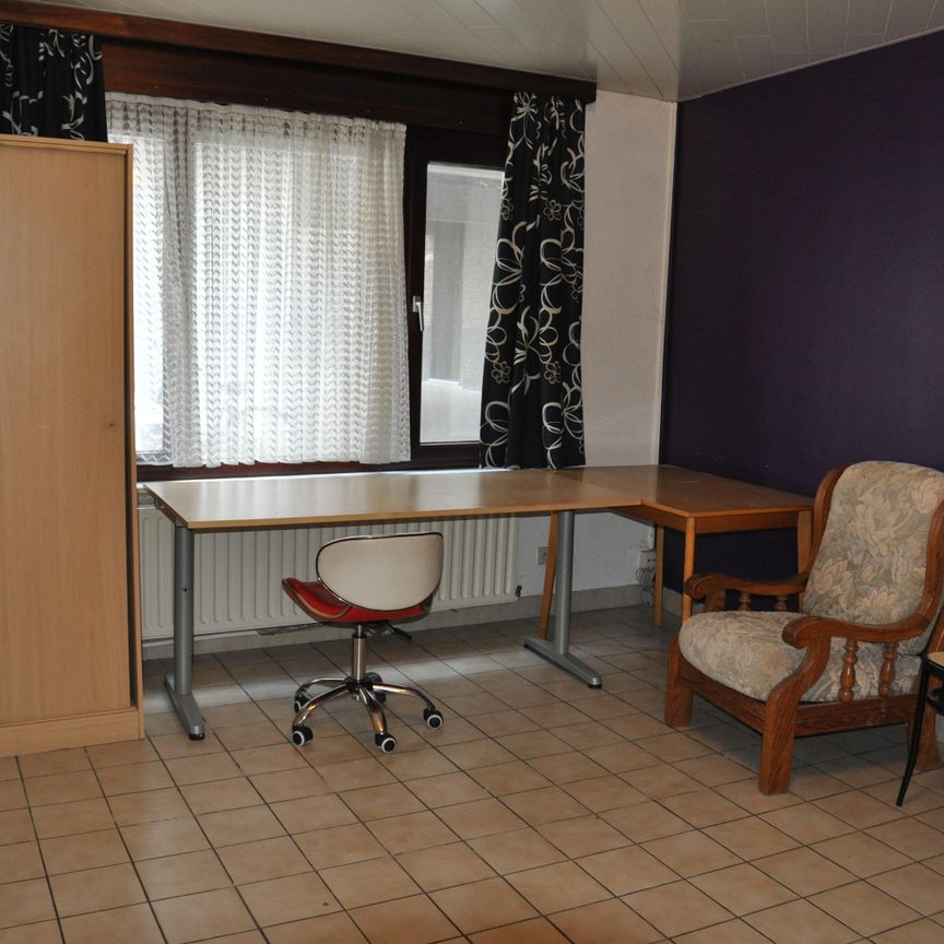 Centraal gelegen, ruime kamer. Bezoekmoment zat. 23/5 - Napoleon Destan­bergstraat 4 - Photo 1