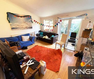 6 bedroom semi-detached house to rent - Photo 2