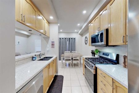 For Lease - 3258 Angel Pass Drive, Mississauga, Ontario - Photo 2