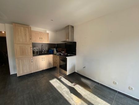 Location Appartement 1 pièce 28m² PIERREFEU DU VAR 83390 - Photo 2