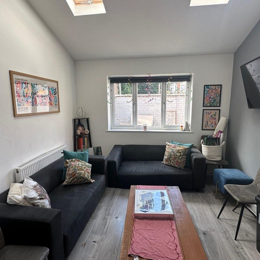 Severn Street (8 bed) - Photo 1