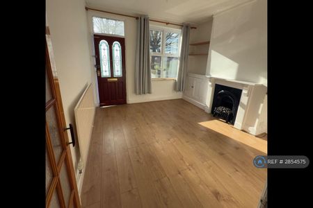 1 bedroom in a house share to rent - Photo 3