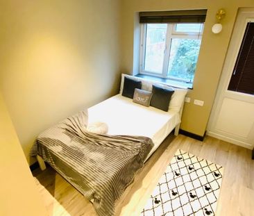 Room in a Shared House, Woodmansterne Road, SW16 - Photo 3