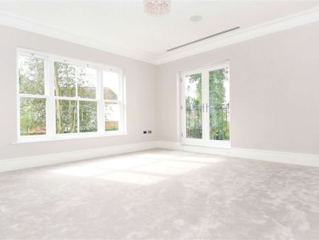 Luxury first floor apartment in a gated development of 10 - Photo 4