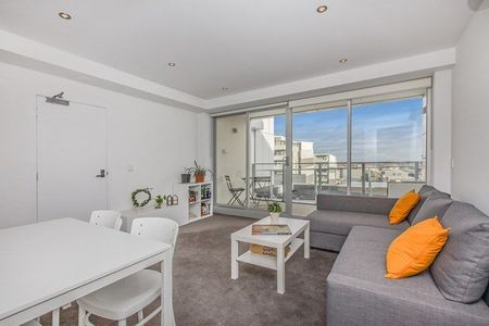 Well Positioned, Quality Apartment! - Photo 2