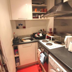 Studio to rent - Photo 2