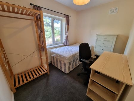 5 Bed Student Accommodation - Photo 3