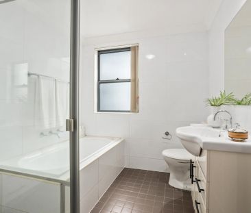 Spacious and elegant village retreat - Photo 2