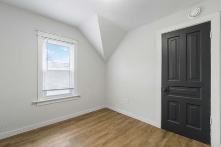 4 Bed, 2 Bath - Photo 3