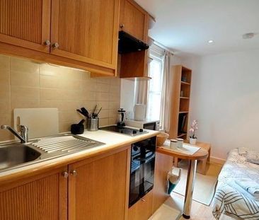 Flat 03 Fairholme Road, West Kensington W14 9JZ - Photo 4