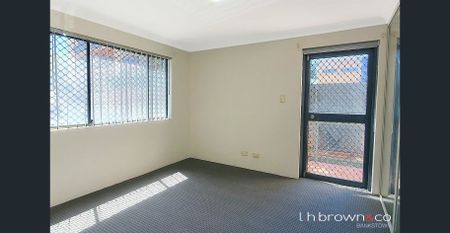 Next to shops & train station - Photo 2