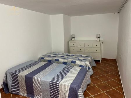 Alquiler de Chalet Independiente + apartamentos + estudio Larga temporada - Photo 4