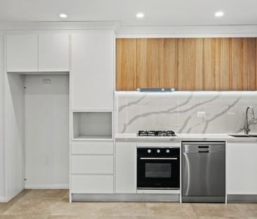 Stunning 2 Bedroom Apartment in Bayview - Photo 3