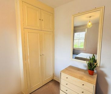 Room in a Shared House, With Garden And Jacuzzi, SW18 - Photo 5