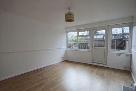 3 bedroom maisonette to rent - Photo 3