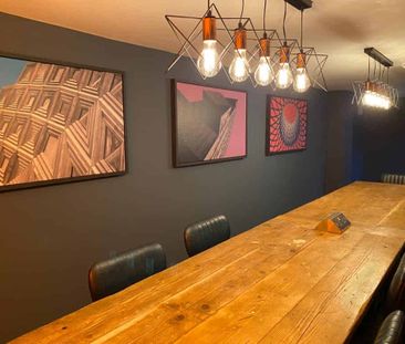 Three Bed Flat - Photo 2