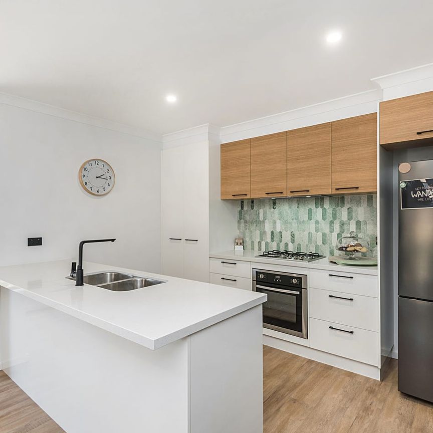 3 bedroom home in perfect Flora Hill position that offers a lot more - Photo 1