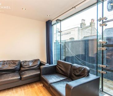 4 bedroom terraced house to rent - Photo 1