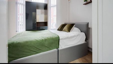 5 Bed Terraced House, Manningham Road, L4 - Photo 4