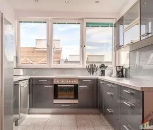Eyecatcher- Wohnung - unbefristeter Vertrag -4 getrennt begehbare Zimmer plus großzügiges Wohnzimmer mit Küche - im Dachgeschoß - inkl. Heizkosten & Warmwasser - Photo 2