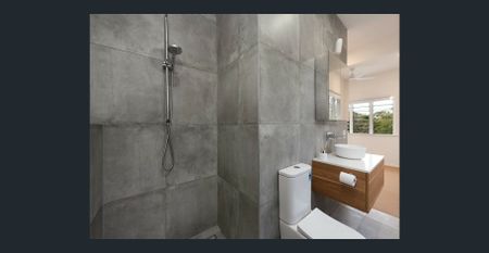 Cute 3 Bedroom home in Prime location ! - Photo 4