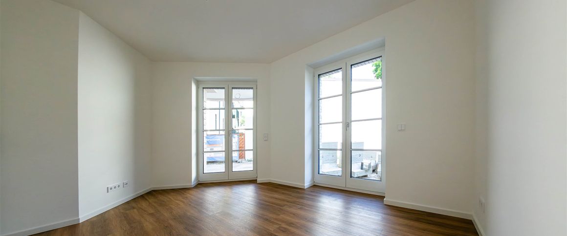 Barrierefreie 2-Zimmer-Wohnung mit EBK, großer Terrasse und Gartenanteil - Foto 1