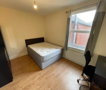 4 bedroom terraced house to rent - Photo 5