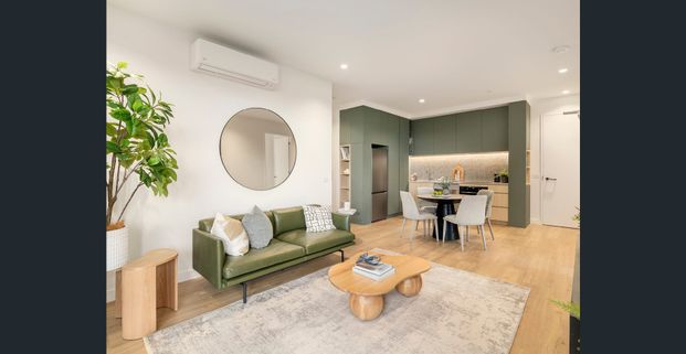 Spacious Furnished 2 Bedroom 2 Bathroom+ Up to 12 Weeks FREE rent* - Photo 1