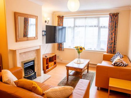 6 bedroom house to rent - Photo 2