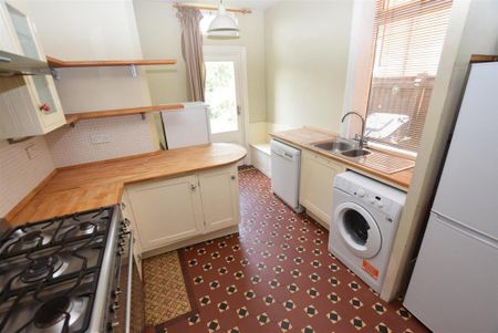 4 bedroom semi-detached house to rent - Photo 4