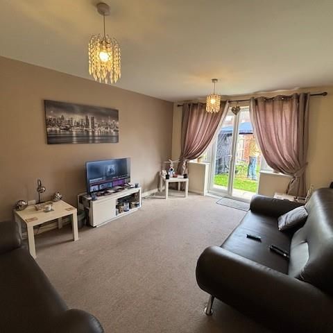1 bedroom in a house share to rent - Photo 1