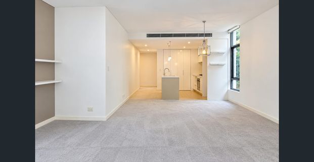 Spacious Ground Floor Lux Living with a Private Outdoor Terrace - Photo 1