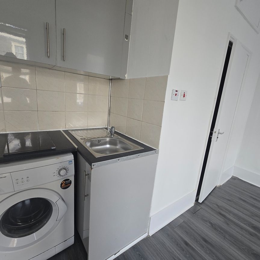 Studio Flat, Benwell Road, N7 - Photo 1