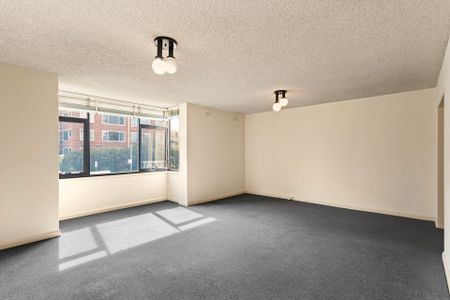Light and Bright Refreshed Apartment - Photo 2