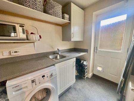 4 bedroom detached house to rent - Photo 3