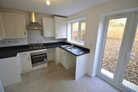 3 bedroom semi-detached house to rent - Photo 5