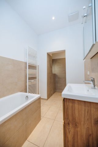 ! WOW ! I BALKON I BADEWANNE & DUSCHE I MODERNE DESIGNER-KÜCHE I HELL & RUHIG I MODERNES WOHNEN I AB SOFORT VERFÜGBAR I BAHNHOFNÄHE I - Foto 5