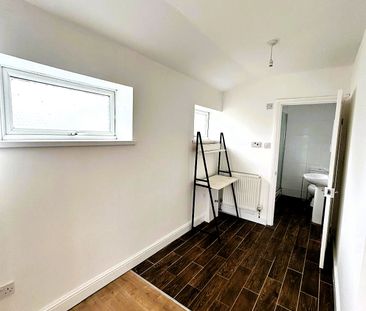 £825 PCM (Water Bills Included), Spacious One Bedroom Maisonette wi... - Photo 3