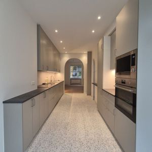 Huis te huur in Ukkel voor € 3.000 met 4 slaapkamers - Photo 3