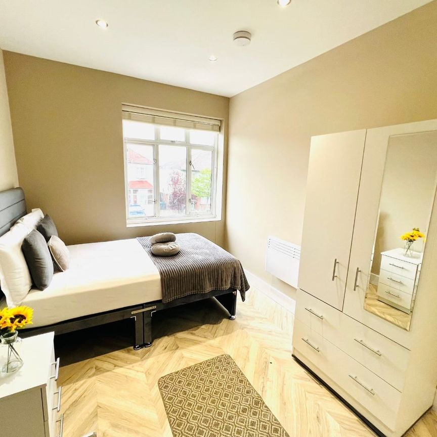 Room in a Shared House, Rowan Road, SW16 - Photo 1