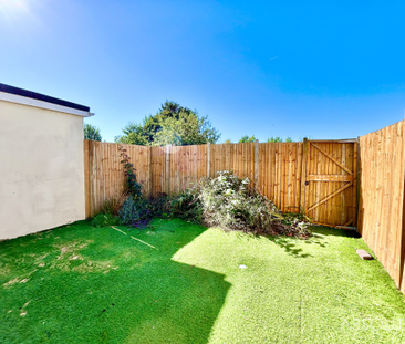 3 bed mid-terraced house to rent in Audley Avenue, Torquay, TQ2 - Photo 1