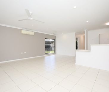 Beautifully Refurbished Family Home – Available Now! - Photo 1